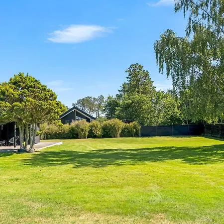 Litle - 600m From The Sea By Interhome Hals